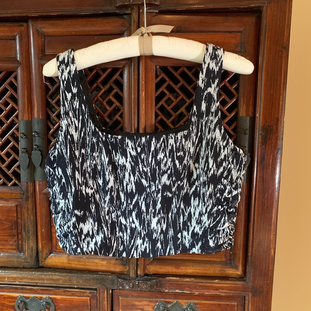 House of Harlow Crop Top